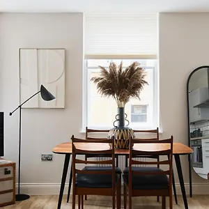 https://superior-stays-luxury-apartments-bath-city-centre.tophotelsbath.com