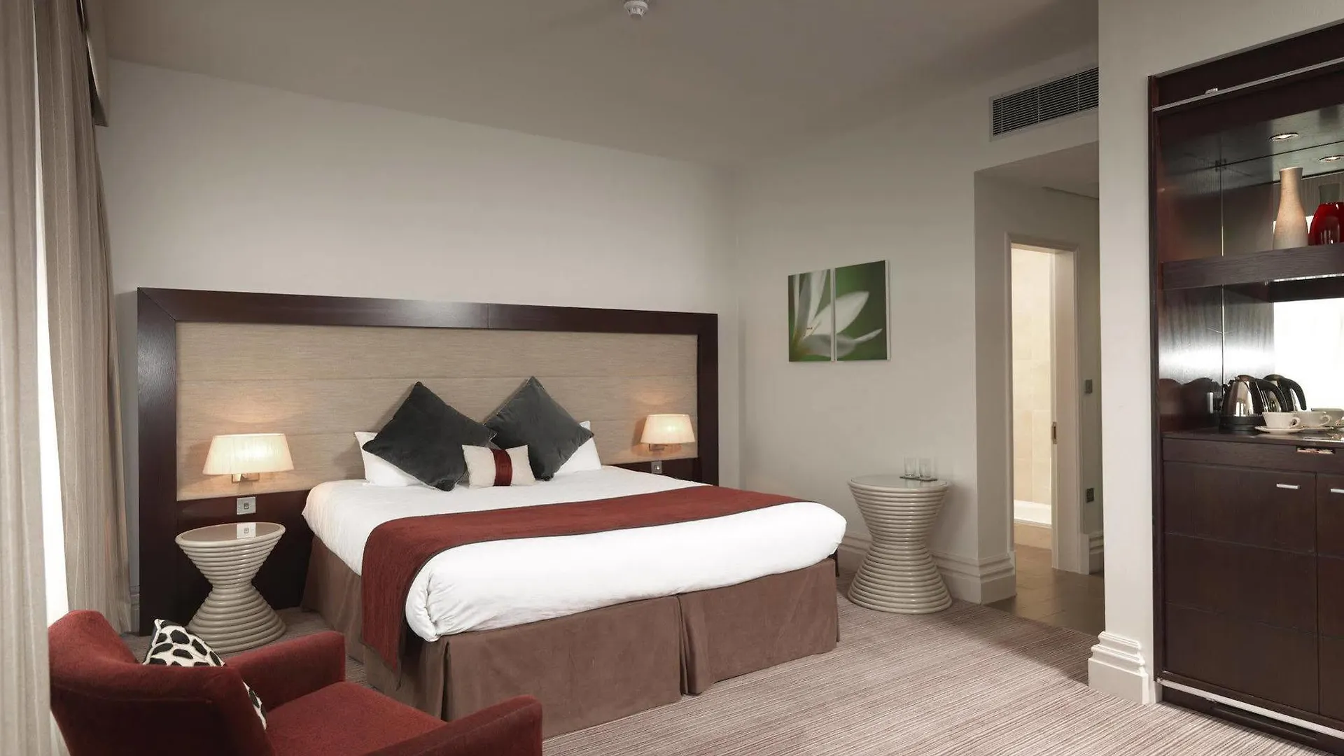 Leonardo Hotel Cardiff